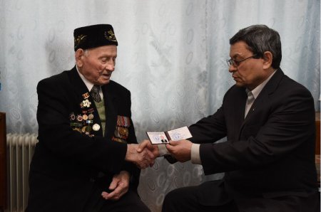В Башкирии 96-летний ветеран стал членом Союза журналистов